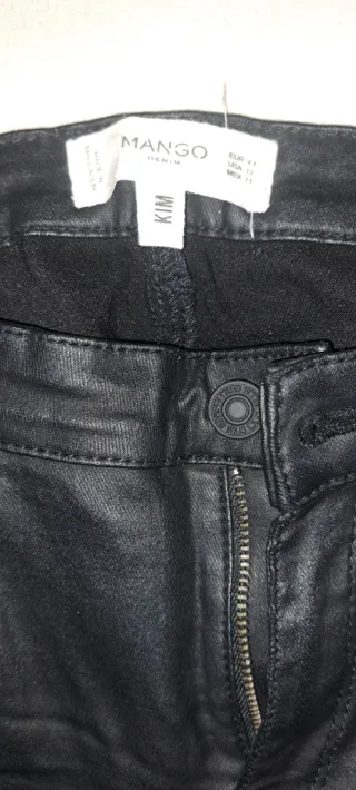 Dos pantalones. Precios de los dos.