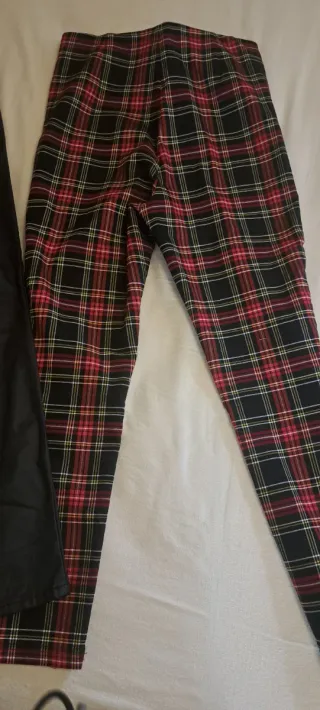 Dos pantalones. Precios de los dos.