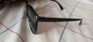 Gafas de sol Dior negras y doradas