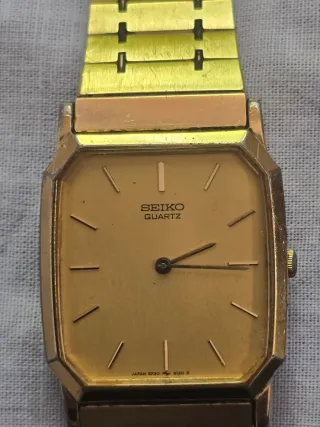 Reloj Seiko Quartz Dorado