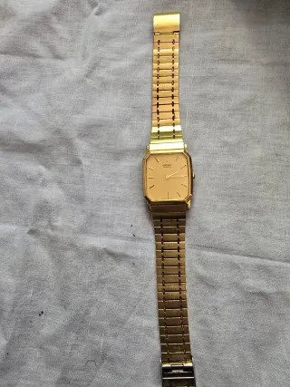 Reloj Seiko Quartz Dorado