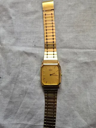 Reloj Seiko Quartz Dorado