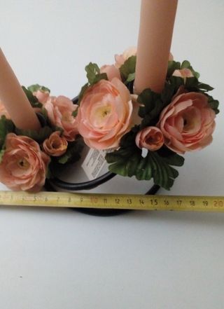 2 Candelabros Metal con Velas Rosas