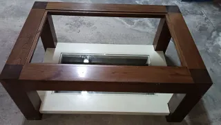 Mesa de madera maciza de castaño. En Plasencia.