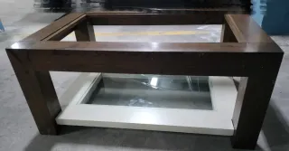 Mesa de madera maciza de castaño. En Plasencia.