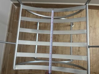 Silla de hierro plateada