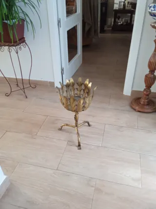 Macetero bronce vintage hojas doradas