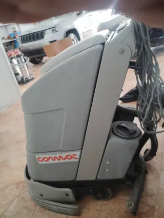 Maquina para limpieza industrial marca comac