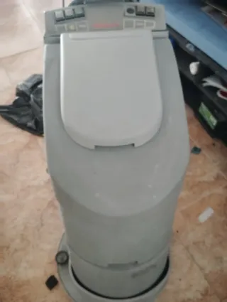 Maquina para limpieza industrial marca comac