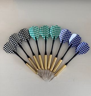 Lote de 10 dardos con diseño a cuadros