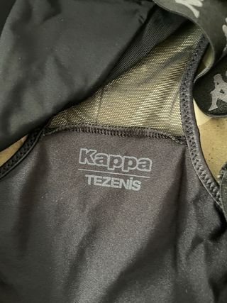 Top deportivo Kappa x Tezenis negro