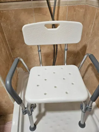 Silla de ducha con respaldo y brazos