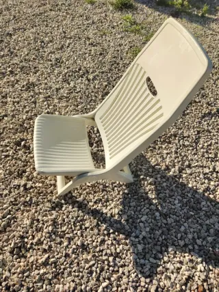 Silla de playa plegable blanca