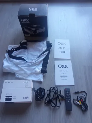 Mini Proyector QKK AK-81