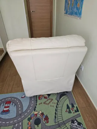 Sillón balancín de piel flor, color blanco