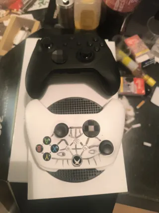 Xbox Series S Blanca + 2 Mandos precio negociable