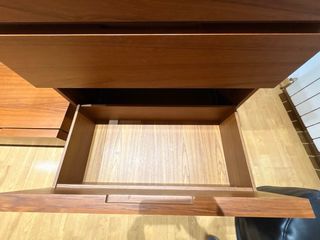 Mueble de madera con cajones