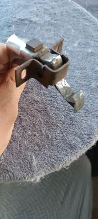 Maneta tirador capó Seat 600