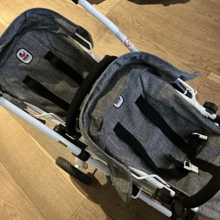 Carrito gemelar para muñecas