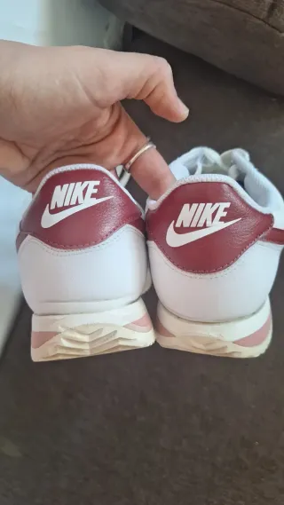 Zapatillas Nike Cortez Blancas y Rojas