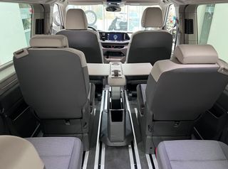 Volkswagen T7 Multivan 2023 DSG 6 plazas Navi LED