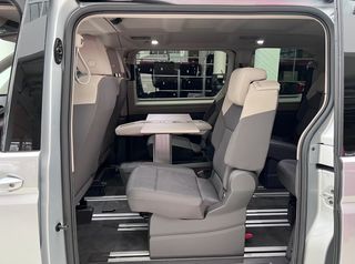Volkswagen T7 Multivan 2023 DSG 6 plazas Navi LED