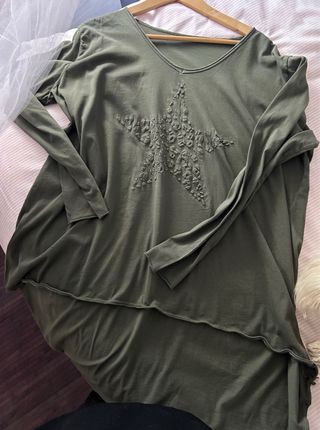 Camiseta verde militar manga larga oversize