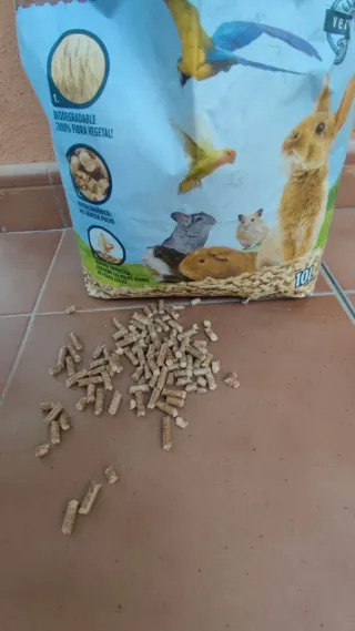 Lecho vegetal y material nido para mascotas