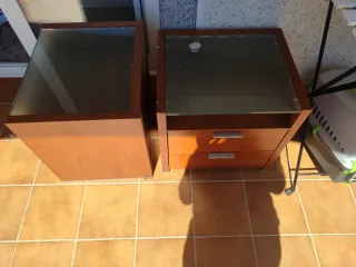 Mesita noche madera y cristal. Recogida Vendrell