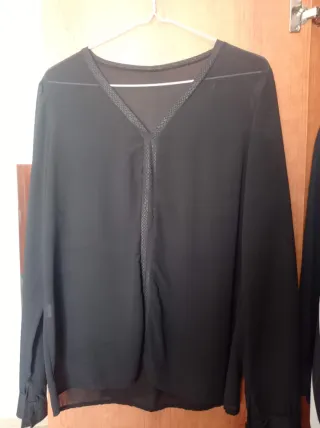Blusa negra transparente con detalles