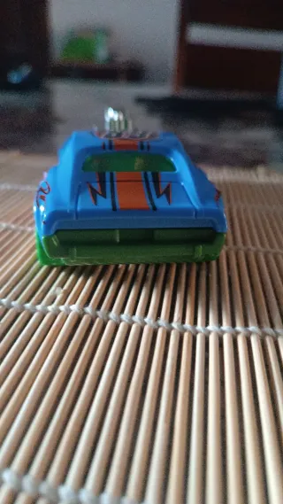 Macchinina Hot Wheels blu