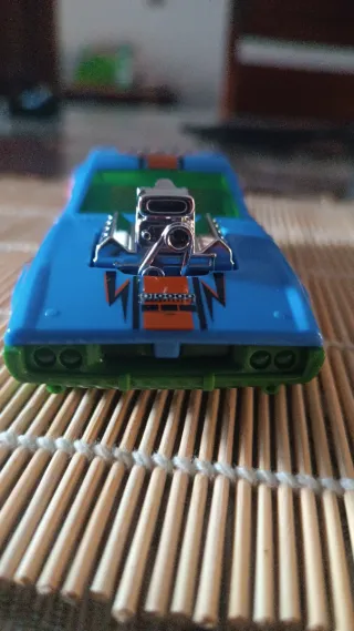 Macchinina Hot Wheels blu