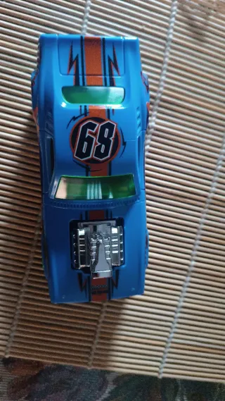 Macchinina Hot Wheels blu