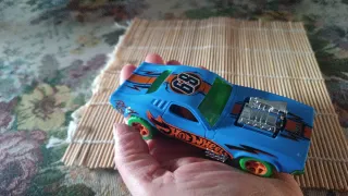 Macchinina Hot Wheels blu