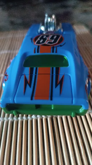 Macchinina Hot Wheels blu
