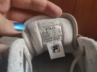 Zapatillas Fila Beige y Blancas Unisex