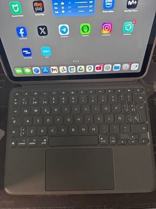 Funda Logitech Combo Touch iPad Air 11 M2/M3/M4