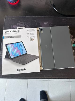 Funda Logitech Combo Touch iPad Air 11 M2/M3/M4