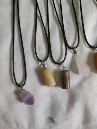Colgantes de cristal, varios modelos,2 euros cada