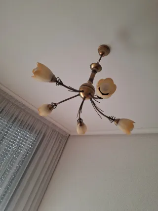 Lámpara de techo de cristal y metal