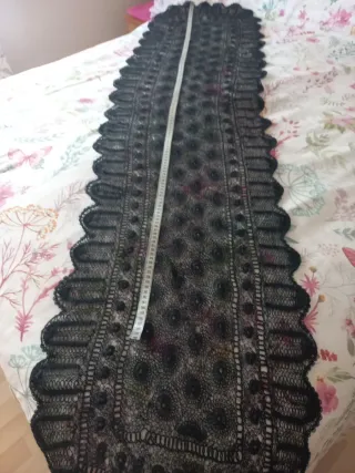 Mantilla antigua 100 años  negra encaje 1,85cmx55c