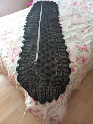 Mantilla antigua 100 años  negra encaje 1,85cmx55c
