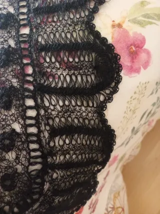 Mantilla antigua 100 años  negra encaje 1,85cmx55c