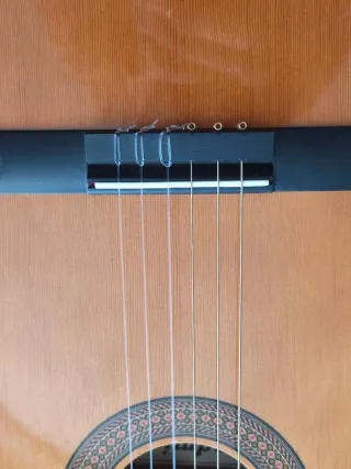 Guitarra Admira Sevilla ajustada, lista para tocar