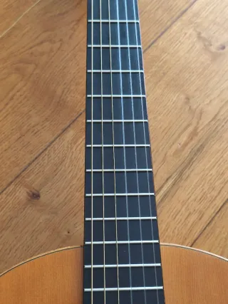 Guitarra Admira Sevilla ajustada, lista para tocar