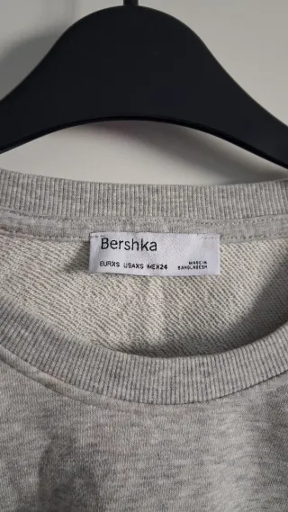 Sudadera XS Bershka corta, ajustable y sin capucha