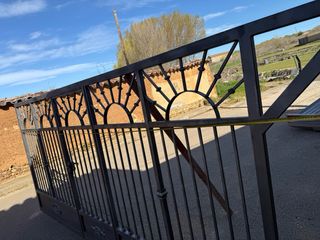 Puerta corredera metálica