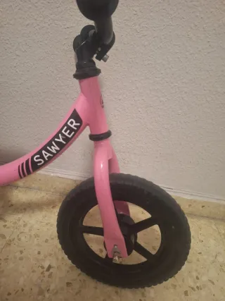 Bici sin pedales rosa Sawyer