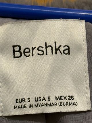 Chaqueta pelo Bershka gris