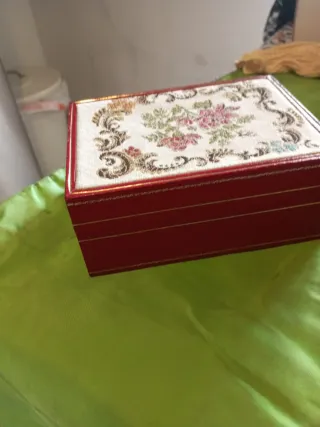 Caja antigua Rolex floral